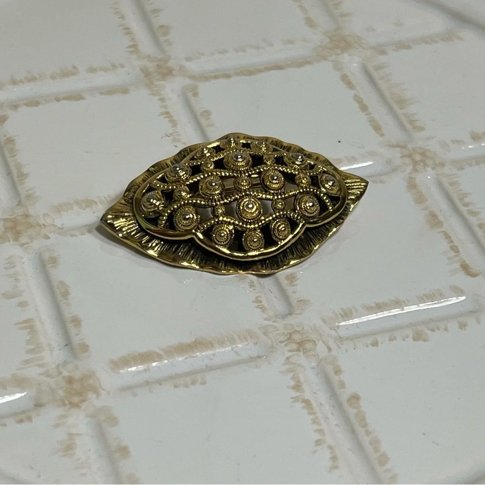 Vintage Freirich Gold Filigree Brooch - Picture 2 of 4